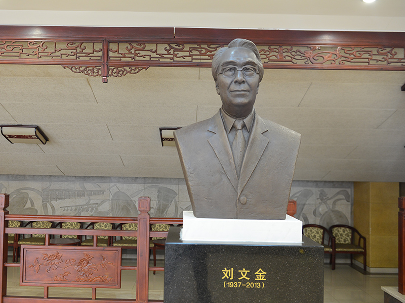 雕塑作品 劉文金像，鑄銅，安放地點(diǎn)：中央民族樂(lè)團(tuán)